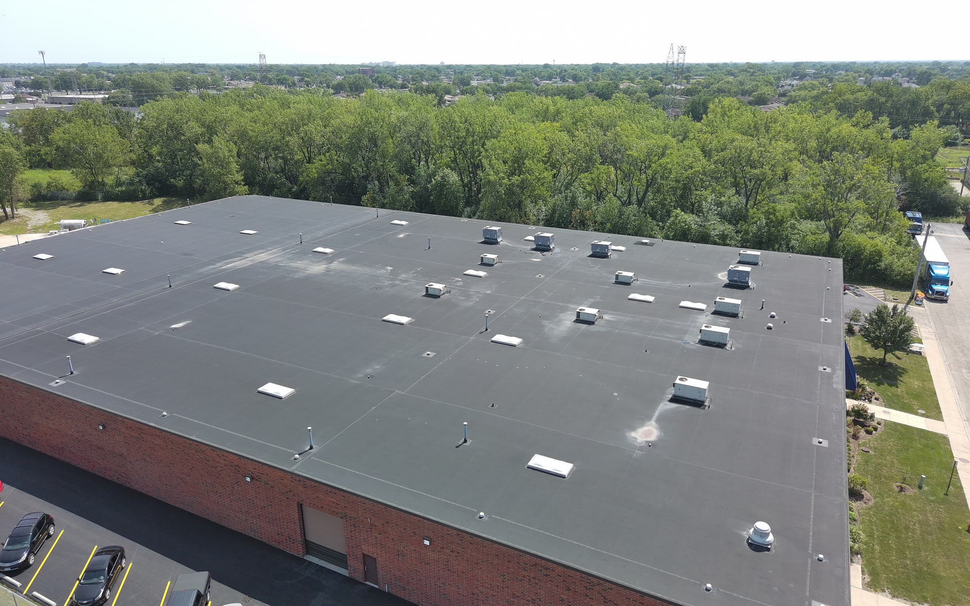 Aerial view of an aging modified bitumen roof on a Chicagoland industrial building