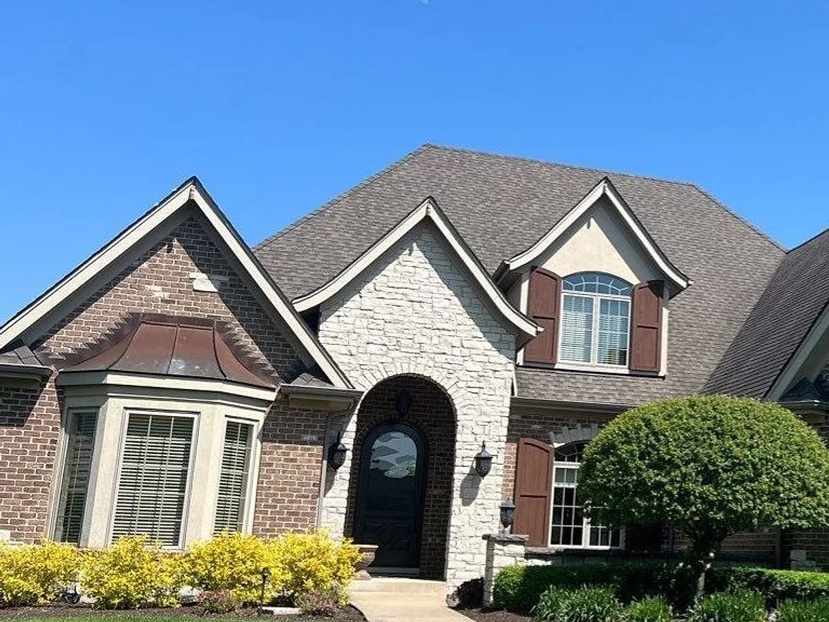 Aged asphalt shingle roof on the Prodehl's Homer Glen home before replacement
