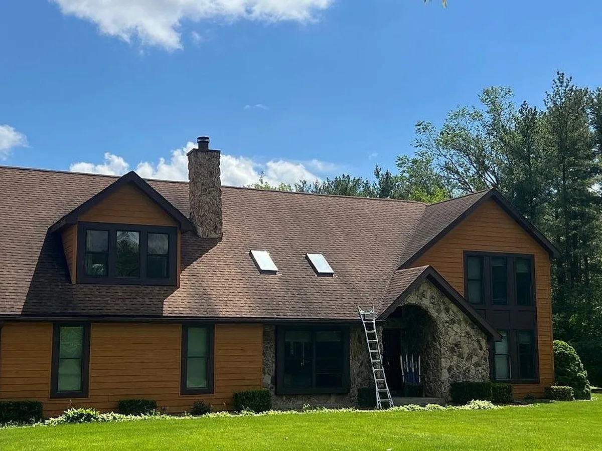 New Lenox home with an aging shingle roof before replacement by Americanstruction