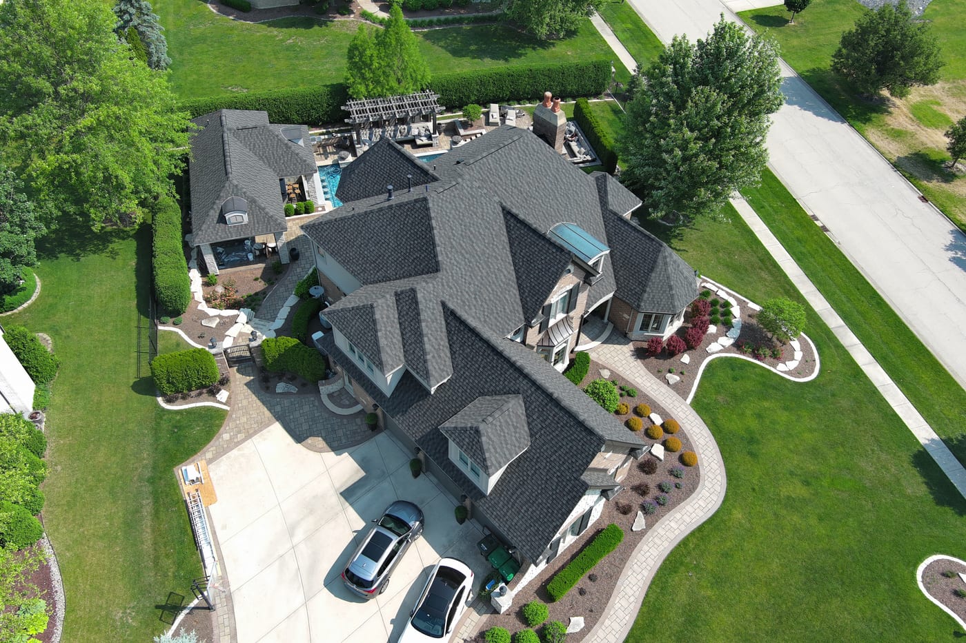 Completed luxury estate roof in Chicago suburbs